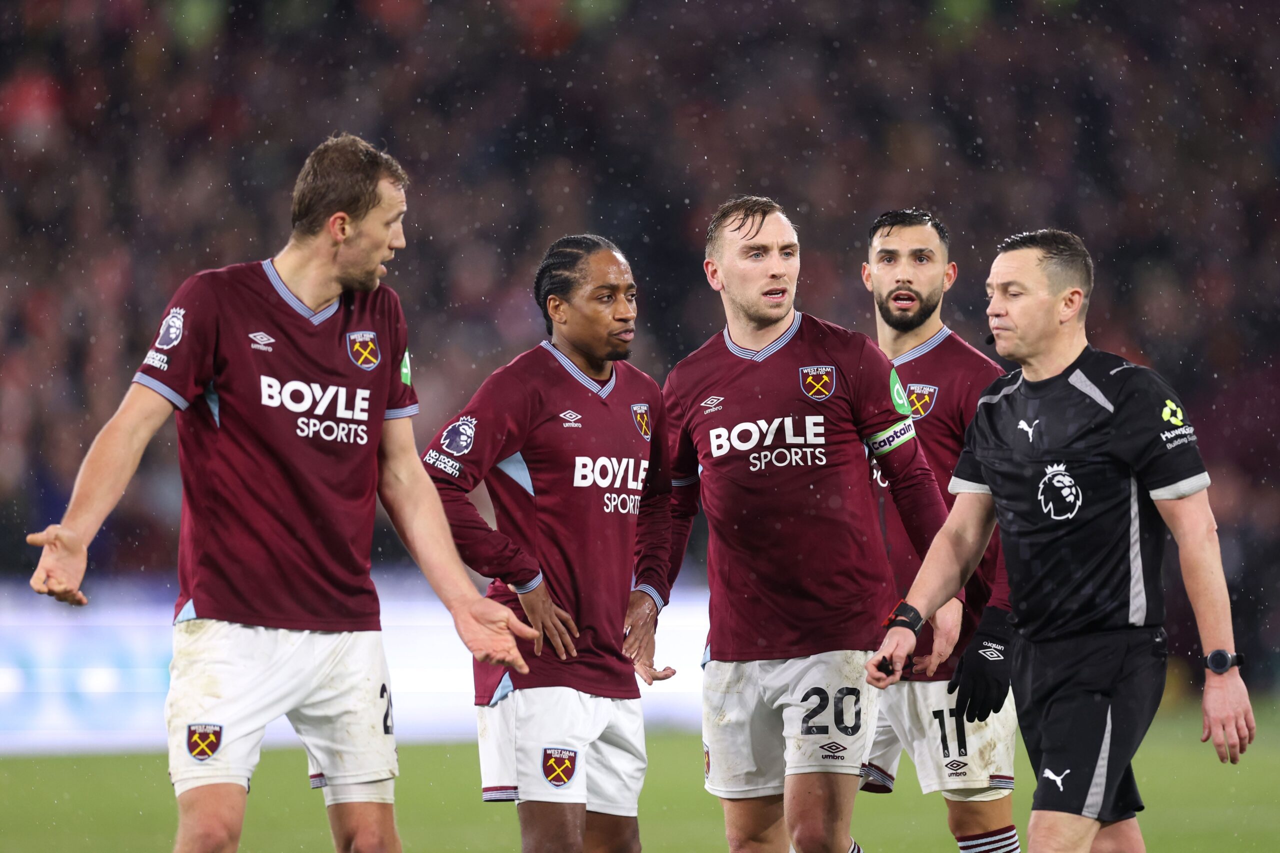 Exestrella del West Ham reza por ayuda divina y teme por transferencia de Bowen