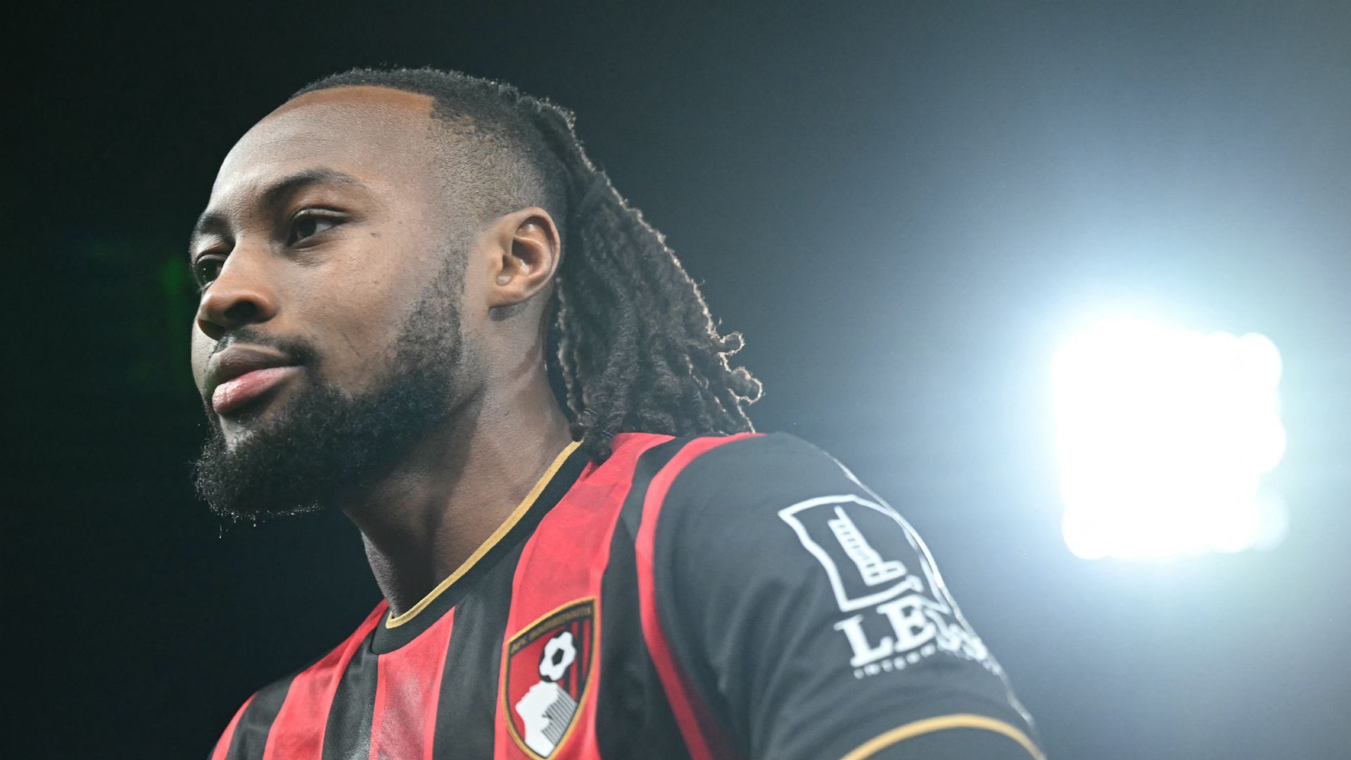 Antoine Semenyo anota gol decisivo en su despedida con Bournemouth ante Tottenham