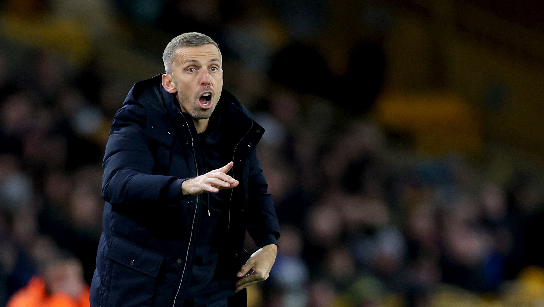 Liam Rosenior será reemplazado por un joven entrenador inglés en Chelsea