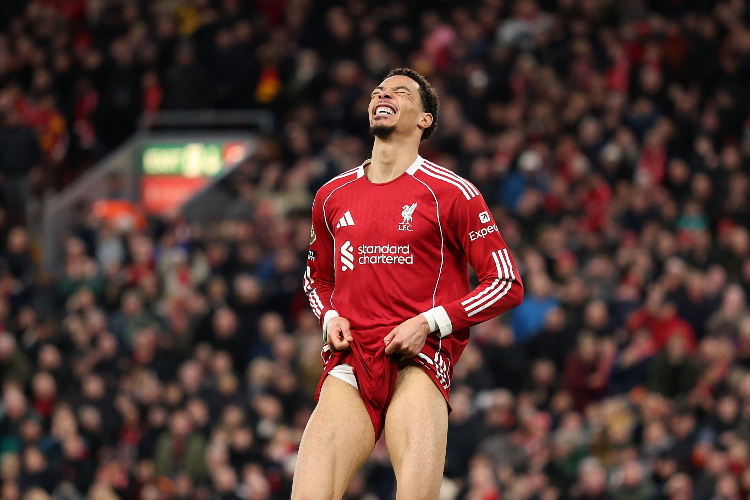 Arne Slot responde a los abucheos de Anfield tras el empate con Burnley