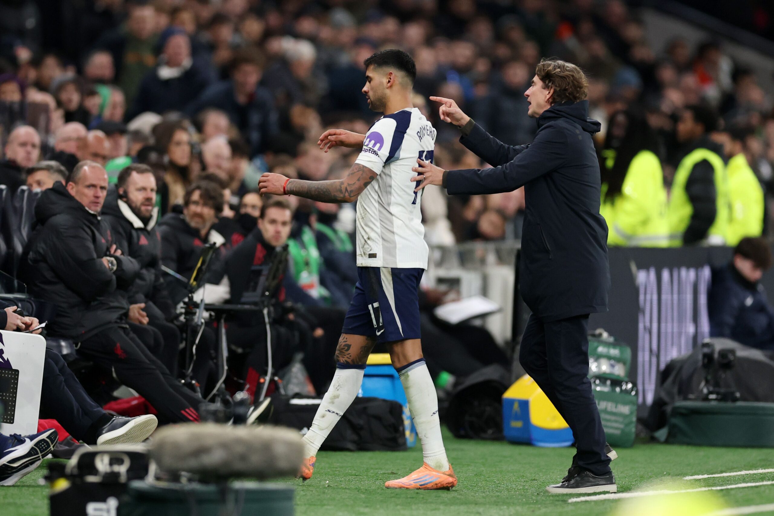 Cristian Romero de Spurs recibe sanción extendida a pesar de cumplir suspensión